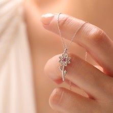 925 Ayar Gümüş Larkspur Çiçeği Temmuz Ayı Doğum Taşı Kolyesi