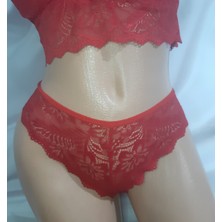 Kırmızı Dantelli Ön Kısmı Çapraz Şeritli Destekli Sütyen ve Dantelden Oluşan Külot Takımı