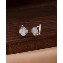 925 Ayar Beyaz Sedef Taşlı Rodyum Yonca Gümüş Küpe