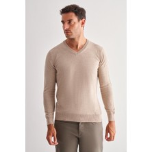 Açık Bej V Yaka Uzun Kol Cepsiz Comfort Fit Classic Yünlü Triko Kazak 1012255002