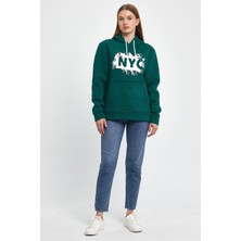 Kadın Kapşonlu Rahat Kalıp Içi Polarlı 3 Iplik Nyc Baskılı Sweatshırt SPR24SWK09