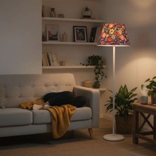 Desenli Konik Şapkalı Beyaz Ayaklı Lambader