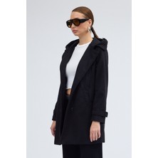 Yaka Detaylı Büyük Düğmeli Kaşe Kaban