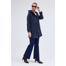 Yaka Detaylı Büyük Düğmeli Kaşe Kaban