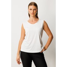 On Kadın Büyük Beden Yakası Düğme Detaylı Kolsuz Basic Bluz 61333 Ekru