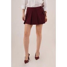Önü Piliseli Yandan Bağlama Detaylı Bordo Mini Şort Etek