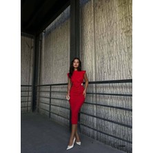 Moda Feminen Broşlu Dik Yaka Midi Boy Abiye Elbise 582934 KIRMIZI