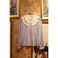 Pamuklu Uzun Kollu Fırfırlı Dik Yaka Güpür Detaylı Gömlek