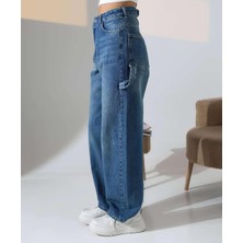 Arkası Kemer Detaylı Mavi Jeans