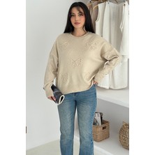 Kadın Kelebek Nakışlı Örgü Kazak – Naif & Dekoratif Stil