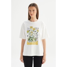 %100 Pamuk Loose Fit Rahat Kesim Bisiklet Yaka Baskılı Kırık Beyaz Tişört