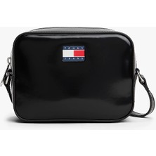 Tommy Hilfiger Kadın Çapraz Çanta Black Materyal ile Şık Görünüm ve Ergonomik Tasarım AW0AW17864BDS