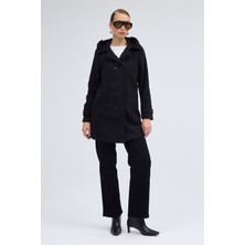 Yaka Detaylı Büyük Düğmeli Kaşe Kaban