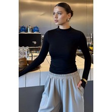 Kadın Yarım Balıkçı Yaka Parmak Geçmeli Likralı Body Bluz P-00018440