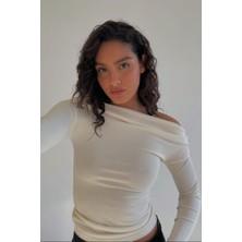 Beyaz Kadın Off Shoulder Uzun Kollu Bluz MG2567