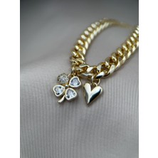 Yonca ve Kalp Charm Detaylı Kararmaz VIP Gold Renk Kadın Ayarlanabilir Bileklik