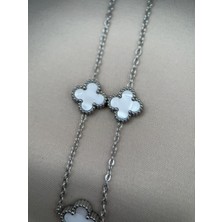 Gümüş Beyaz Renk Yonca Detaylı Kararmaz Çelik Kadın kolye