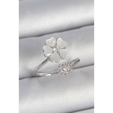 Pirinç Gümüş Renk Beyaz Mineli Çiçek Model Zirkon Taş Detay Kadın Yüzük - TJ-BYK3712