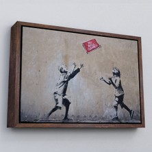 Çerçeveli Banksy Stencil'in Top Oyunları Yok Isimli Eseri Kanvas TABLO-5006