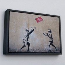 Çerçeveli Banksy Stencil'in Top Oyunları Yok Isimli Eseri Kanvas TABLO-5006