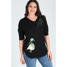 Büyük Beden Kız ve Yapraklar Baskılı Yarım Kol Yan Yırtmaç Bluz