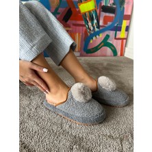 Kadın Sessiz Taban Yumuşak ve Hafif Ponpon Figürlü Peluş Ev Terliği