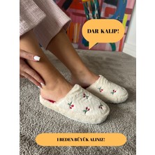 Kadın Sessiz Taban Yumuşak ve Hafif Kiraz Desen Peluş Ev Terliği