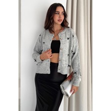 Kadın Fiyonk Desenli Düğmeli Hırka – Zarif & Oyuncu Stil