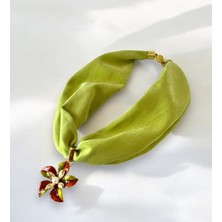 Çiçek Detaylı Şık Tasarım Kumaş Fular Kolye