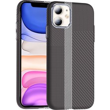 Apple iPhone 11 Kılıf M-Safe Şarj Özellikli Karbon Fiber Görünümlü  Gros Kapak