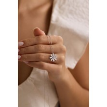 925 Ayar Gümüş Rodyum Kaplama Zirkon Taşlı Kır Çiçeği Kolye