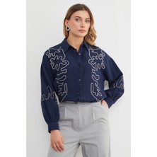 Geometrik Nakışlı Bol Gömlek