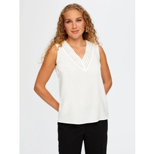 Faik Sönmez Yakası Delik Işi Nakış Detaylı Şık Kadın Atlet W26ATL015