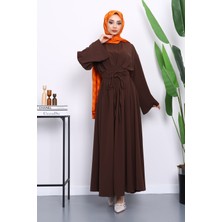 Kahverengi Bel Bağlamalı Piliseli Elbise