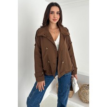 Kadın Astarlı Kemerli Düğmeli Trenç – Zarif & Güçlü Stil