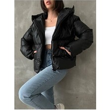 Meecy Kadın Siyah Kapüşonlu Şişme Deri Mont Regular Fit Çok Renkli Tasarım ile Günlük Kullanım İçin