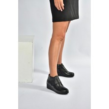 V324501903 Siyah Hakiki Deri Cırtlı Kadın Bot