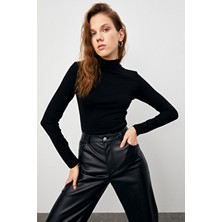 Kadın Siyah Yarım Balıkçı Yaka Body