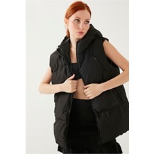 Meecy Kadın Siyah Oversize Şişme Yelek Kapüşonlu Regular Fit Tasarım Özellikleriyle
