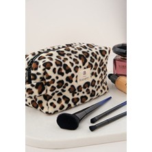 The Ramify Peluş Kürklü Büyük Boy Kahverengi Makyaj Çantası Kapitoneli Özellikleriyle Günlük Kullanım İçin