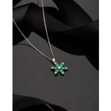 925 Ayar Zümrüt Taşlı Rodyum Lotus Çiçeği Gümüş Kolye