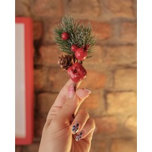 Kokina Yılbaşı Çiçeği, Yapay Çam Kozalaklı Kiraz Demeti, Dekoratif Yeniyıl Süsü, 13 cm - 1 Adet