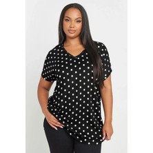 Büyük Beden Kısa Kollu V Yaka Puantiyeli Bluz 303497