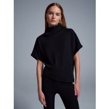 32239 Asimetrik Kesim Boğazlı Top-Siyah