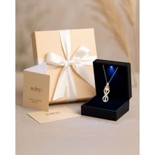 Sarılan Çift Sonsuz Aşk Premium Hediye Kutulu Gümüş Kolye