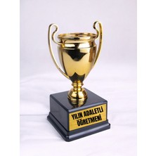 Yılın Adaletli Öğretmeni 23 cm Hediyelik - En Iyi Öğretmenler Günü Hediyesi, Erkek Öğretmen Hediye