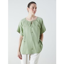 Lc Waikiki Yeni Sezon Bağlamalı Yaka Nakışlı Müslin Bluz