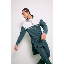 DeFacto Kırışmaz Boxy Fit Dik Yaka Yarım Fermuarlı Baskılı Sporcu Sweatshirt F0198AX25AU