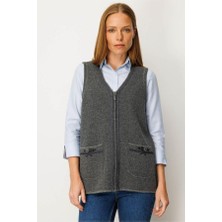 25030 Desen Triko V Yakası Cebi Kordene Nakış Işlemeli Fermuarlı Kısa Yelek