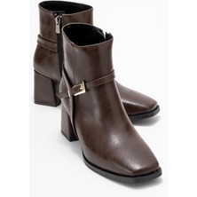 Küt Burunlu Tokalı Kadın Topuklu Bot Kahve Cilt